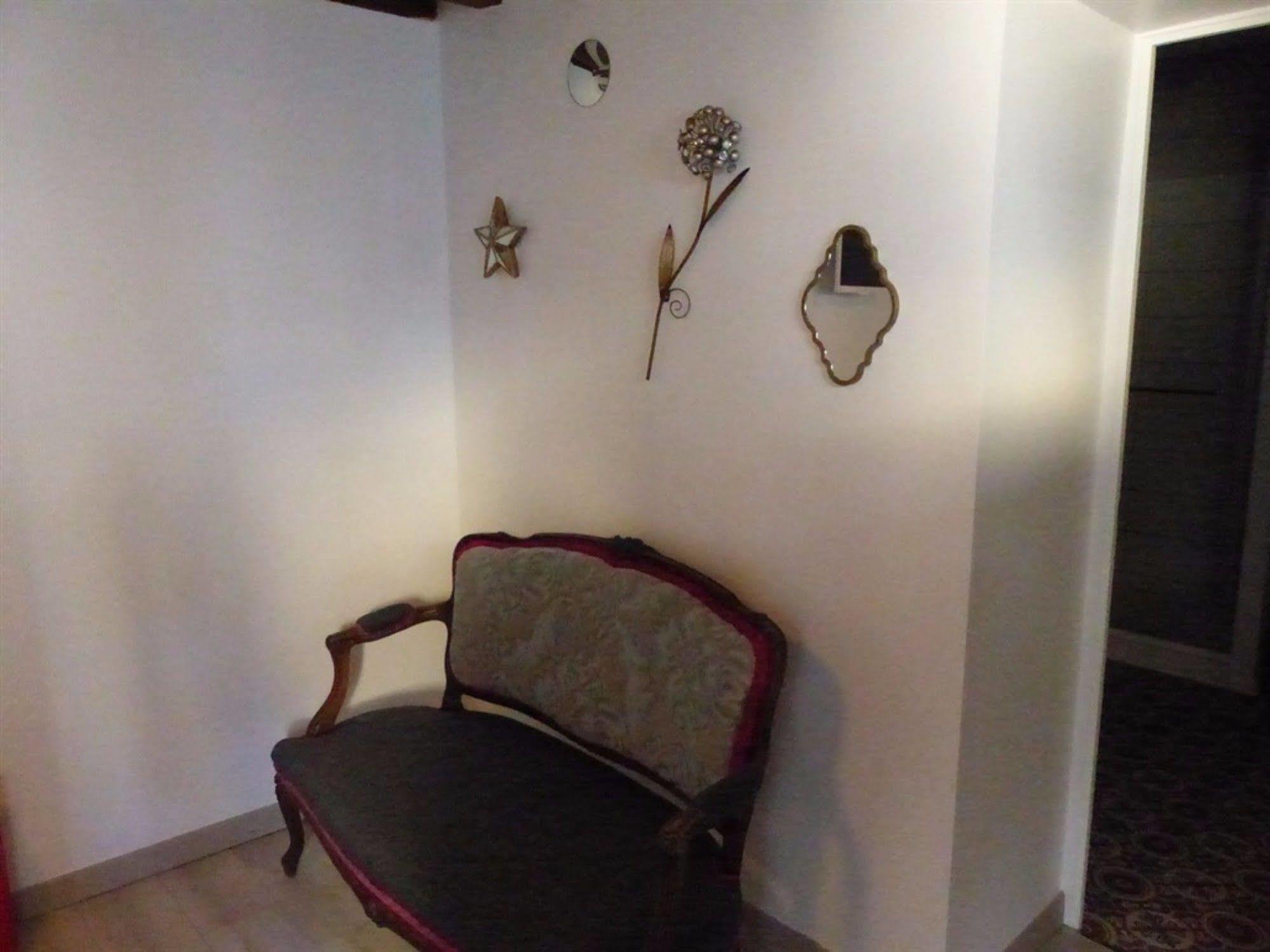 D'hotes Logis De Saint Jean Bed & Breakfast